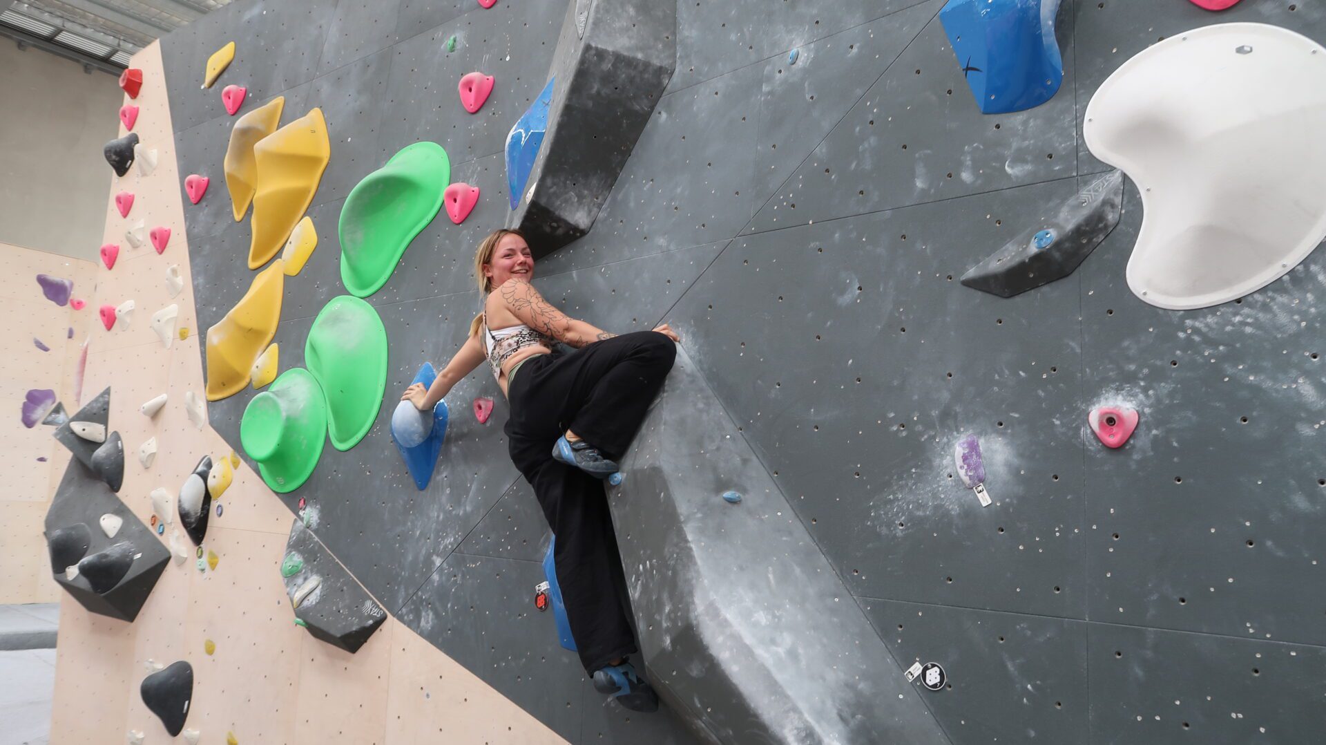 Beyond Bouldering Adelaide | Beginner Indoor Bouldering